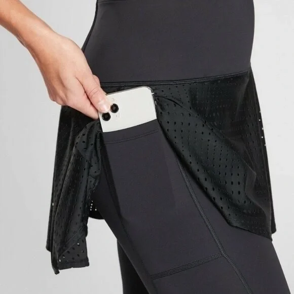 ATHLETA A Game 2 in 1 Crop Tight size Small in Black - Picture 3 of 12